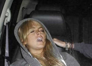 lindsay-lohan-passed-out-ac